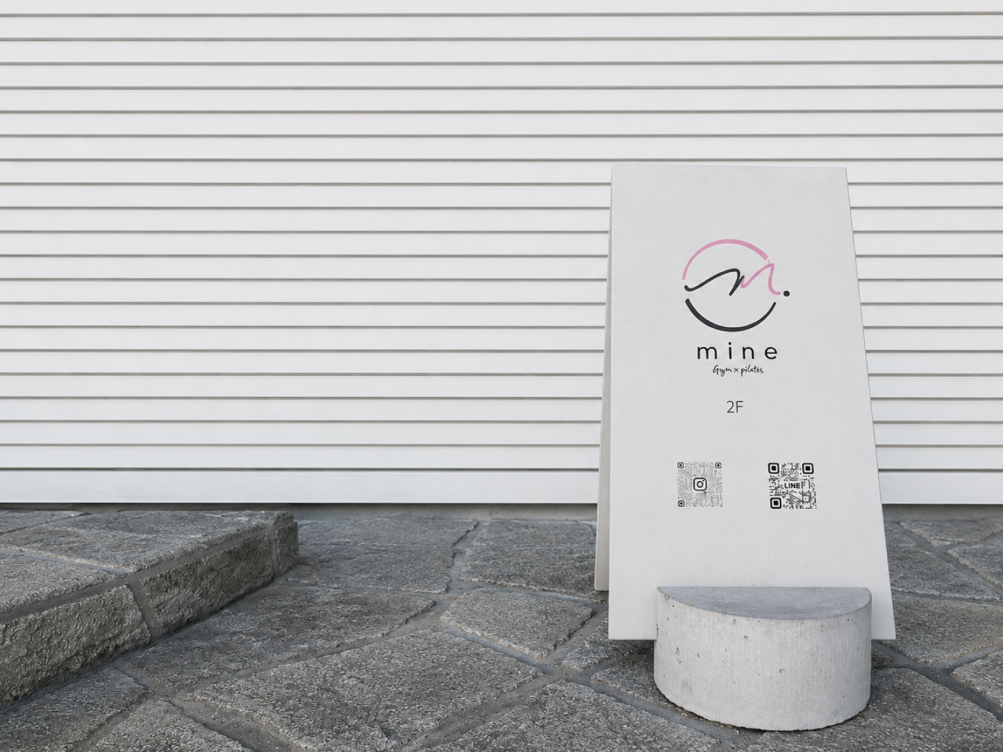 mine Gym×Pilates入口の看板